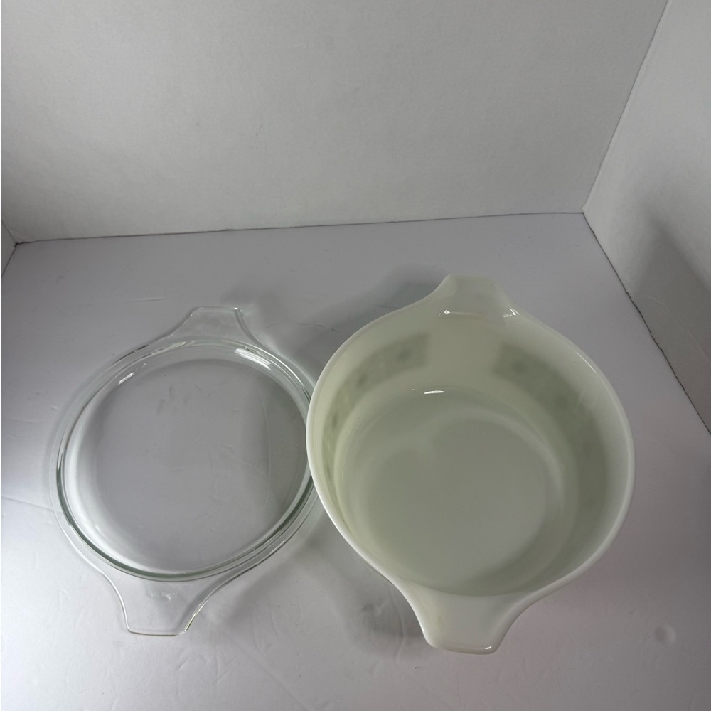 Pyrex Glass Casserole Dish with Lid - Green Pattern - Picture 6 of 12